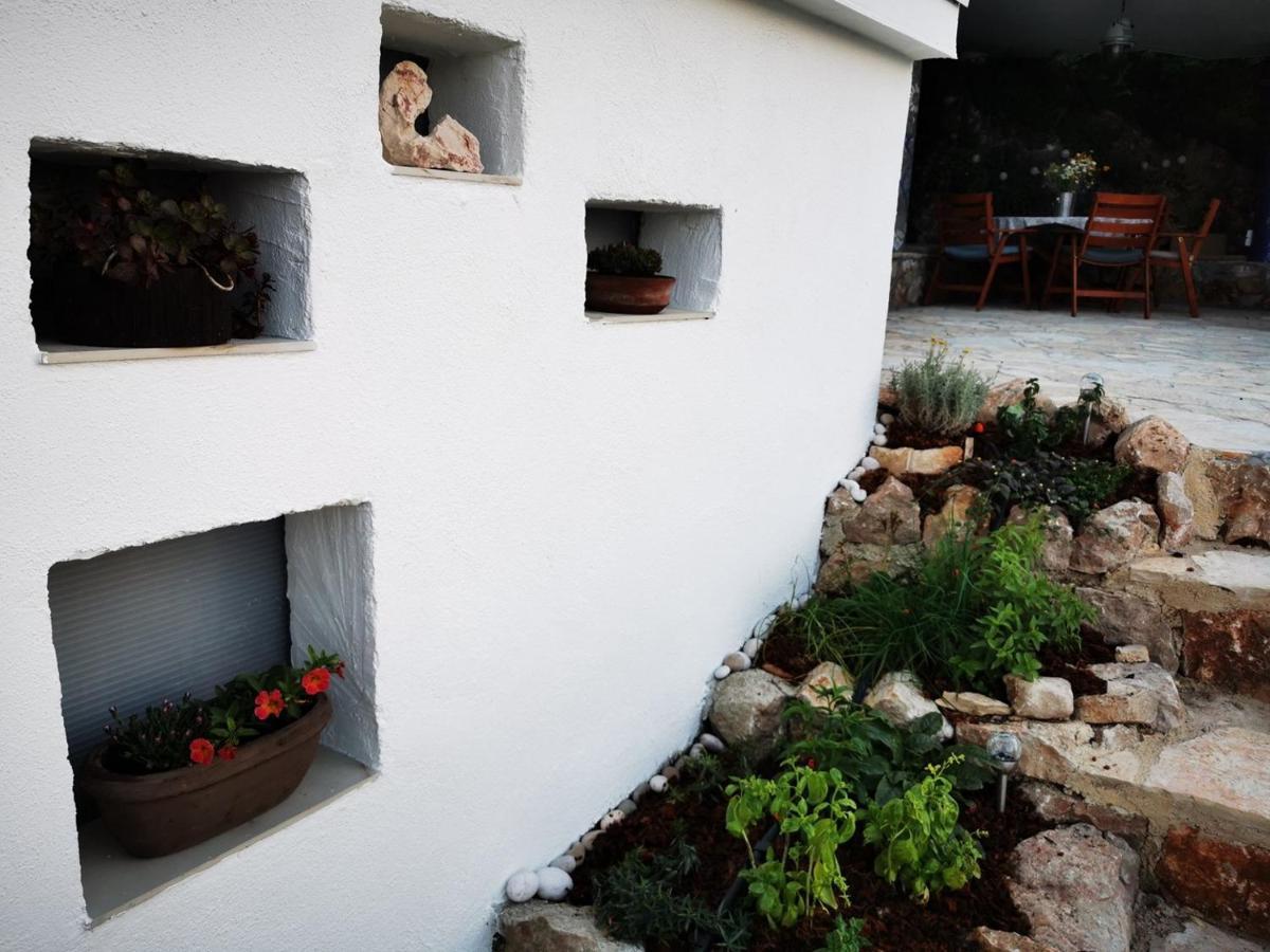 Vila Verbana Apartments Vrbnik  Esterno foto